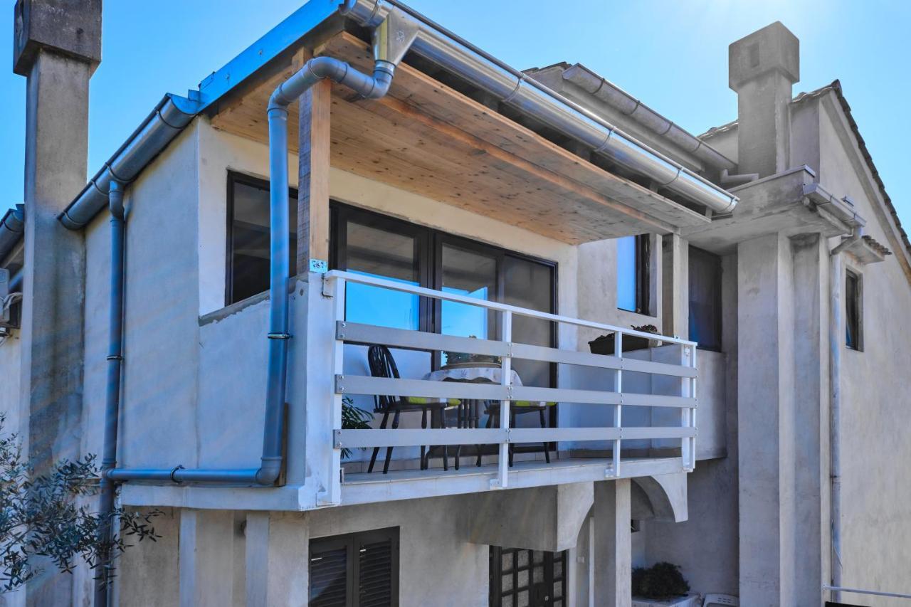 Apartments Mirella Малий Лошинь Екстер'єр фото