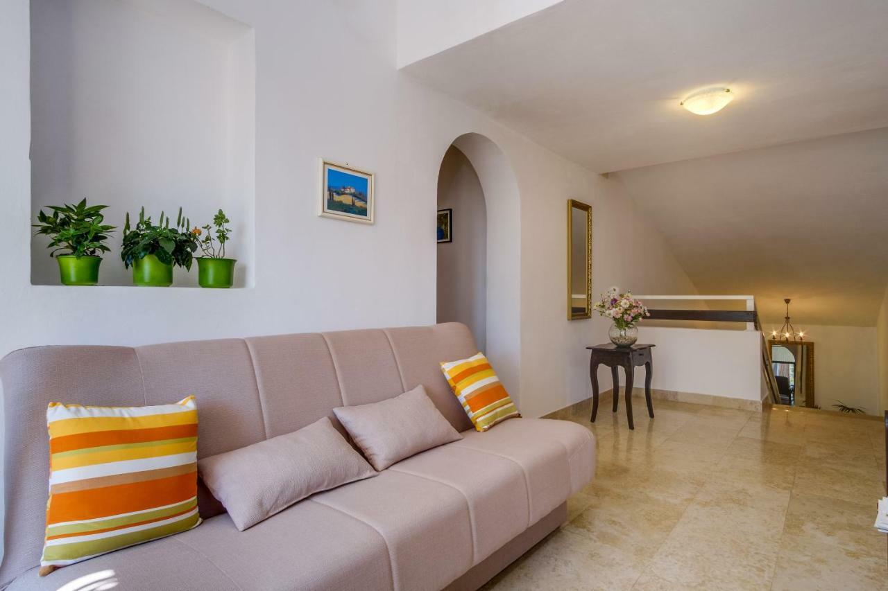 Apartments Mirella Малий Лошинь Екстер'єр фото
