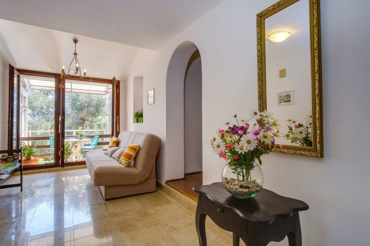 Apartments Mirella Малий Лошинь Екстер'єр фото